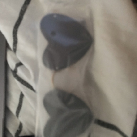 Black heart shaped sunglasses - Picture 4 of 5